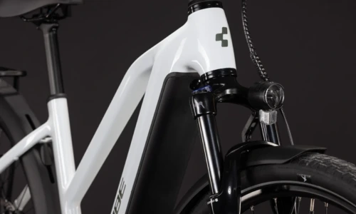 Cube Touring Hybrid ONE 600 Wh metallicwhite´n´chrome – Bicicleta Eléctrica Trekking 2027 Cuadro semiabierto ebike.es Gran tienda de bicicletas eléctricas en España 14 Bicicleta eléctrica Cube Touring Hybrid ONE 600 metallicwhite´n´chrome Cuadro semiabierto – detalle 5 | Ebike.es