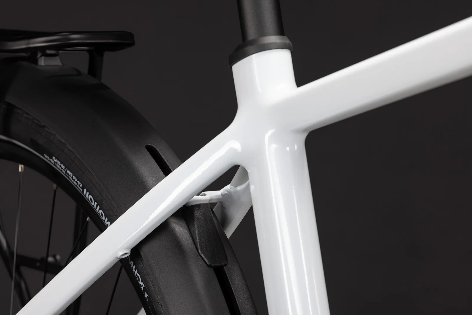 Cube Touring Hybrid ONE 600 Wh metallicwhite´n´chrome – Bicicleta Eléctrica Trekking 2027 Barra alta ebike.es Gran tienda de bicicletas eléctricas en España 6 Bicicleta eléctrica Cube Touring Hybrid ONE 600 metallicwhite´n´chrome Barra alta – detalle 4 | Ebike.es