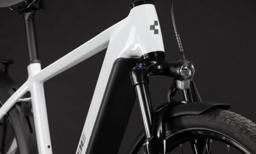 Cube Touring Hybrid ONE 600 Wh metallicwhite´n´chrome – Bicicleta Eléctrica Trekking 2027 Barra alta ebike.es Gran tienda de bicicletas eléctricas en España 15 Bicicleta eléctrica Cube Touring Hybrid ONE 600 metallicwhite´n´chrome Barra alta – detalle 5 | Ebike.es