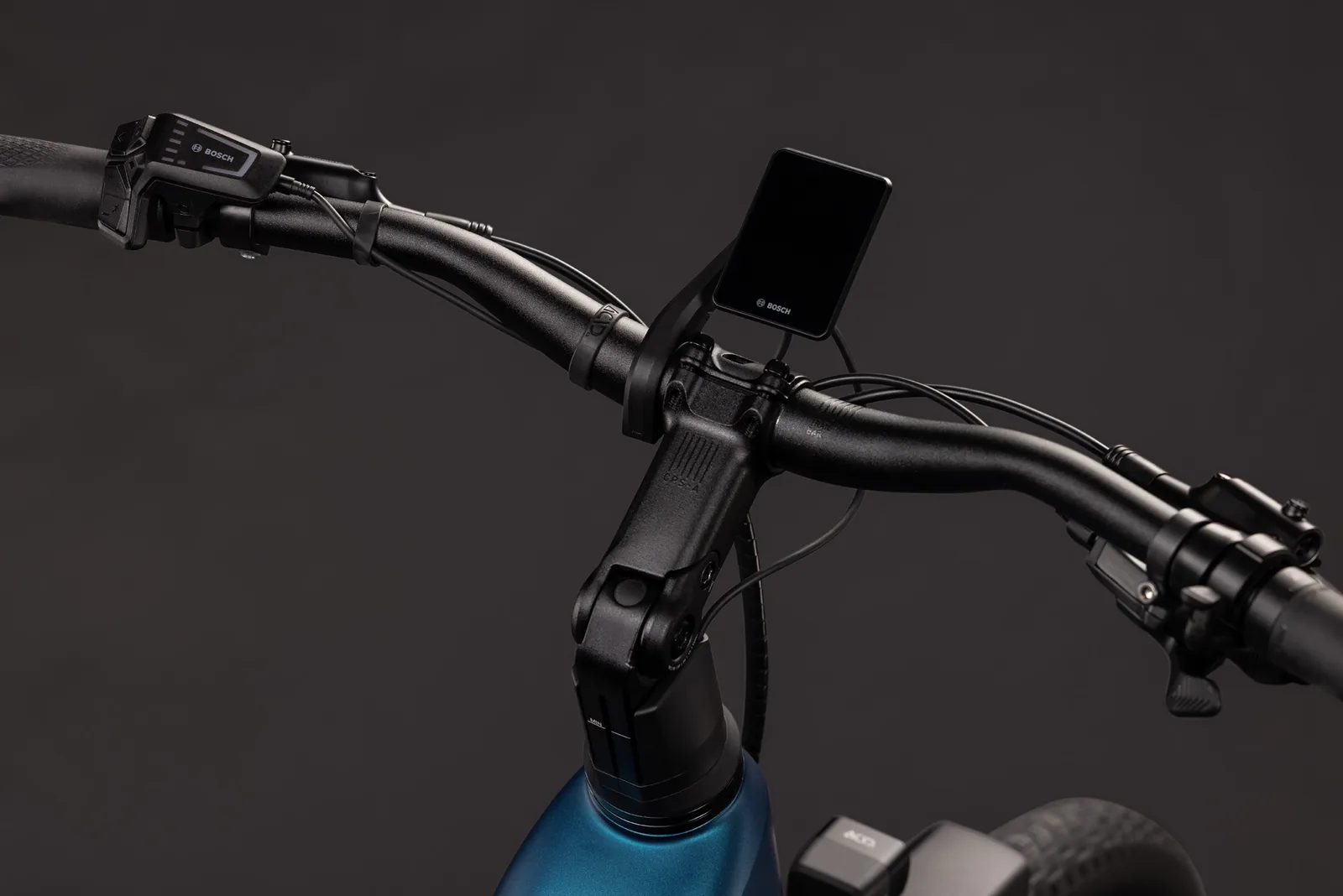 Cube Touring Hybrid Pro 800 Wh electricblue´n´prizm – Bicicleta Eléctrica Trekking 2027 Cuadro abierto ebike.es Gran tienda de bicicletas eléctricas en España 4 Bicicleta eléctrica Cube Touring Hybrid Pro 800 electricblue´n´prizm Cuadro abierto – detalle 2 | Ebike.es