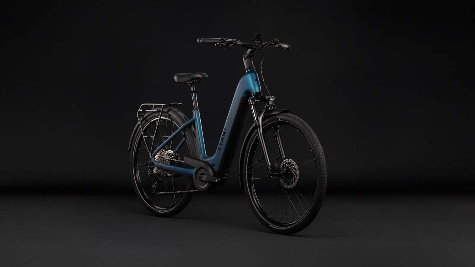 Cube Touring Hybrid Pro 800 Wh electricblue´n´prizm – Bicicleta Eléctrica Trekking 2027 Cuadro abierto ebike.es Gran tienda de bicicletas eléctricas en España 2 Bicicleta eléctrica Cube Touring Hybrid Pro 800 electricblue´n´prizm Cuadro abierto – vista frontal | Ebike.es