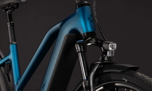 Bicicleta eléctrica Cube Touring Hybrid Pro 800 electricblue´n´prizm Cuadro semiabierto – detalle 5 | Ebike.es