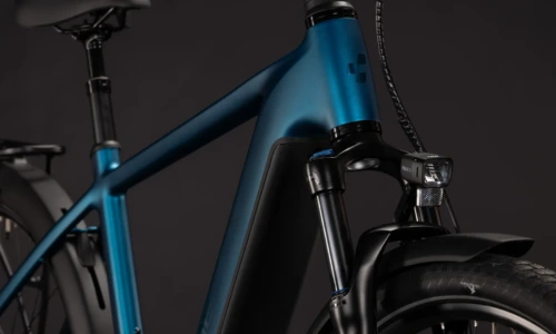 Bicicleta eléctrica Cube Touring Hybrid Pro 800 electricblue´n´prizm Barra alta – detalle 5 | Ebike.es