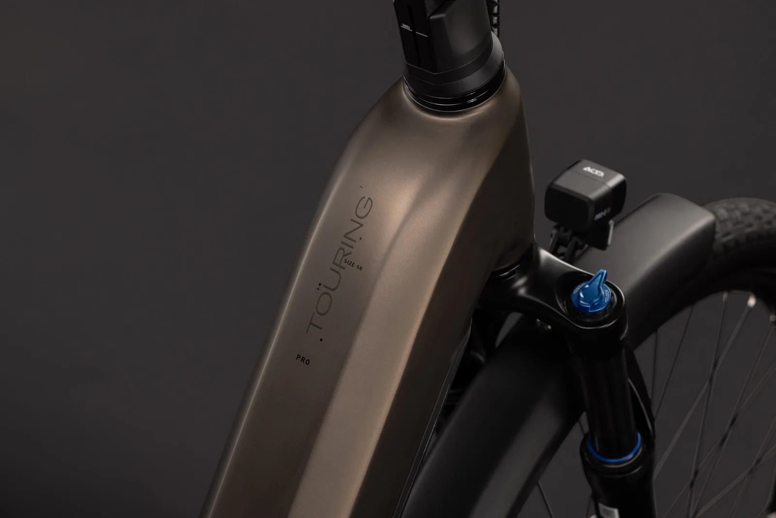 Cube Touring Hybrid Pro 800 Wh metallicumbra´n´black – Bicicleta Eléctrica Trekking 2027 Cuadro abierto ebike.es Gran tienda de bicicletas eléctricas en España 3 Bicicleta eléctrica Cube Touring Hybrid Pro 800 metallicumbra´n´black Cuadro abierto – detalle 1 | Ebike.es