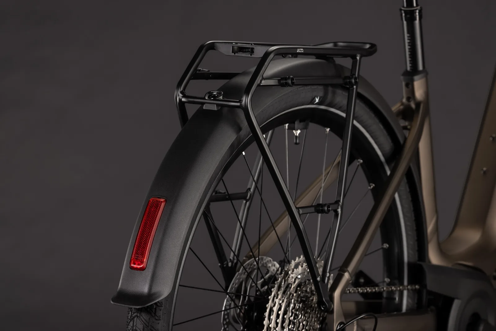 Cube Touring Hybrid Pro 800 Wh metallicumbra´n´black – Bicicleta Eléctrica Trekking 2027 Cuadro abierto ebike.es Gran tienda de bicicletas eléctricas en España 6 Bicicleta eléctrica Cube Touring Hybrid Pro 800 metallicumbra´n´black Cuadro abierto – detalle 4 | Ebike.es