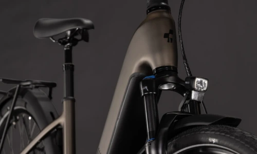 Cube Touring Hybrid Pro 800 Wh metallicumbra´n´black – Bicicleta Eléctrica Trekking 2027 Cuadro abierto ebike.es Gran tienda de bicicletas eléctricas en España 14 Bicicleta eléctrica Cube Touring Hybrid Pro 800 metallicumbra´n´black Cuadro abierto – detalle 5 | Ebike.es