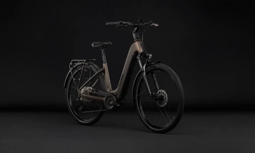 Cube Touring Hybrid Pro 800 Wh metallicumbra´n´black – Bicicleta Eléctrica Trekking 2027 Cuadro abierto ebike.es Gran tienda de bicicletas eléctricas en España 9 Bicicleta eléctrica Cube Touring Hybrid Pro 800 metallicumbra´n´black Cuadro abierto – vista frontal | Ebike.es