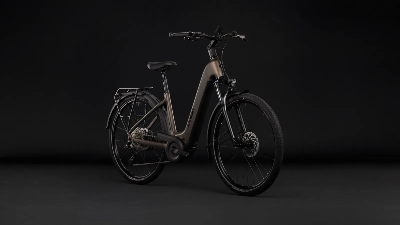 Cube Touring Hybrid Pro 800 Wh metallicumbra´n´black – Bicicleta Eléctrica Trekking 2027 Cuadro abierto ebike.es Gran tienda de bicicletas eléctricas en España 2 Bicicleta eléctrica Cube Touring Hybrid Pro 800 metallicumbra´n´black Cuadro abierto – vista frontal | Ebike.es