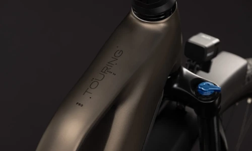 Bicicleta eléctrica Cube Touring Hybrid Pro 800 metallicumbra´n´black Cuadro semiabierto – detalle 1 | Ebike.es