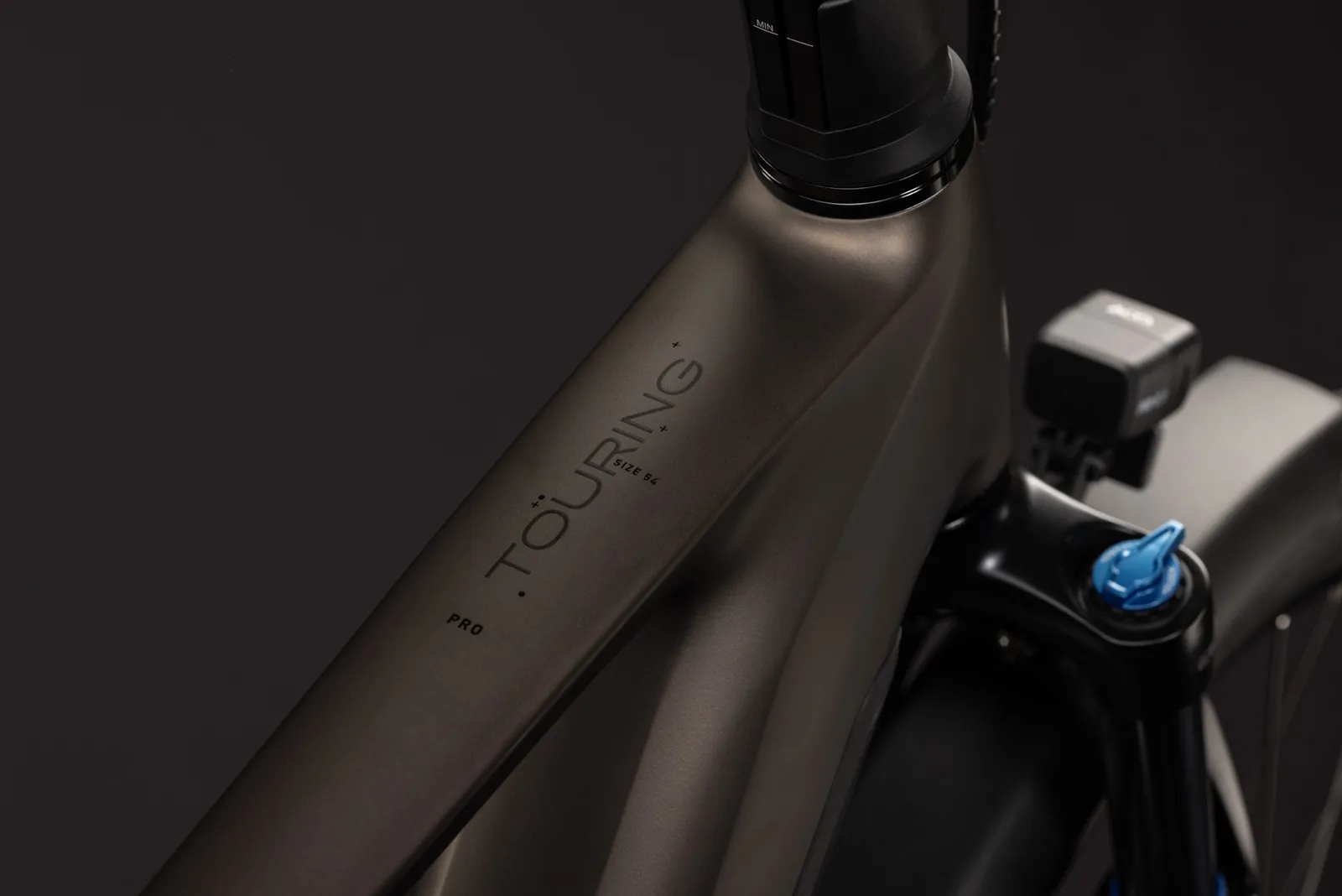 Cube Touring Hybrid Pro 800 Wh metallicumbra´n´black – Bicicleta Eléctrica Trekking 2027 Barra alta ebike.es Gran tienda de bicicletas eléctricas en España 3 Bicicleta eléctrica Cube Touring Hybrid Pro 800 metallicumbra´n´black Barra alta – detalle 1 | Ebike.es