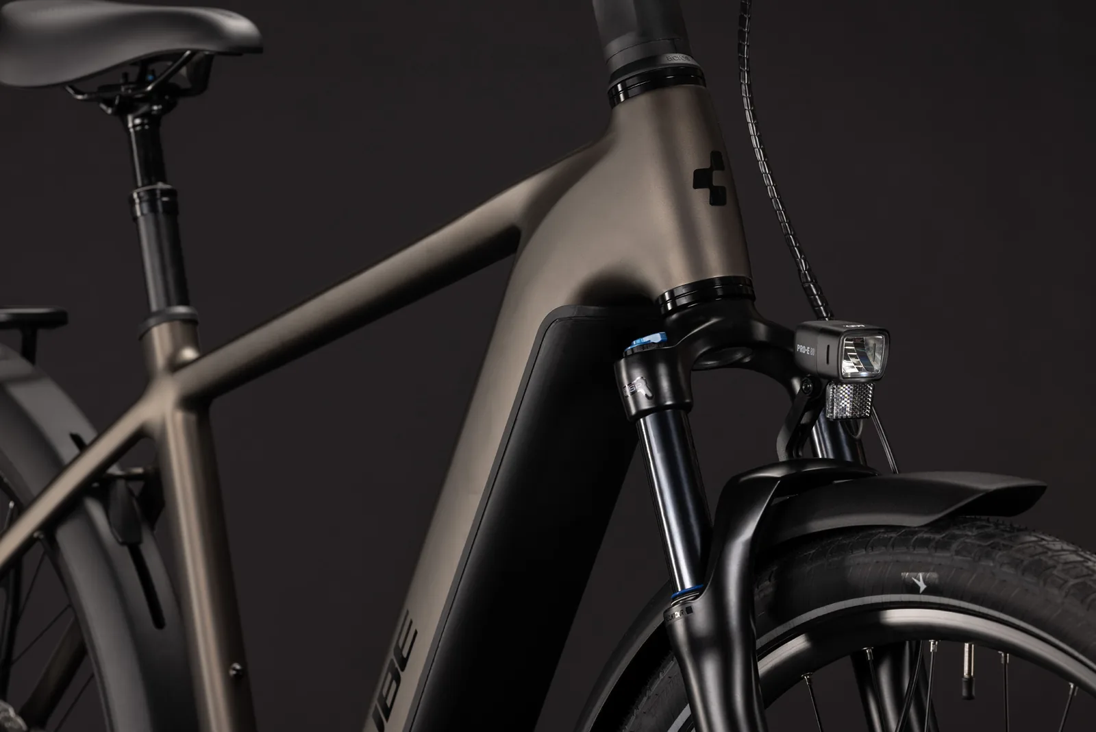 Cube Touring Hybrid Pro 800 Wh metallicumbra´n´black – Bicicleta Eléctrica Trekking 2027 Barra alta ebike.es Gran tienda de bicicletas eléctricas en España 7 Bicicleta eléctrica Cube Touring Hybrid Pro 800 metallicumbra´n´black Barra alta – detalle 5 | Ebike.es