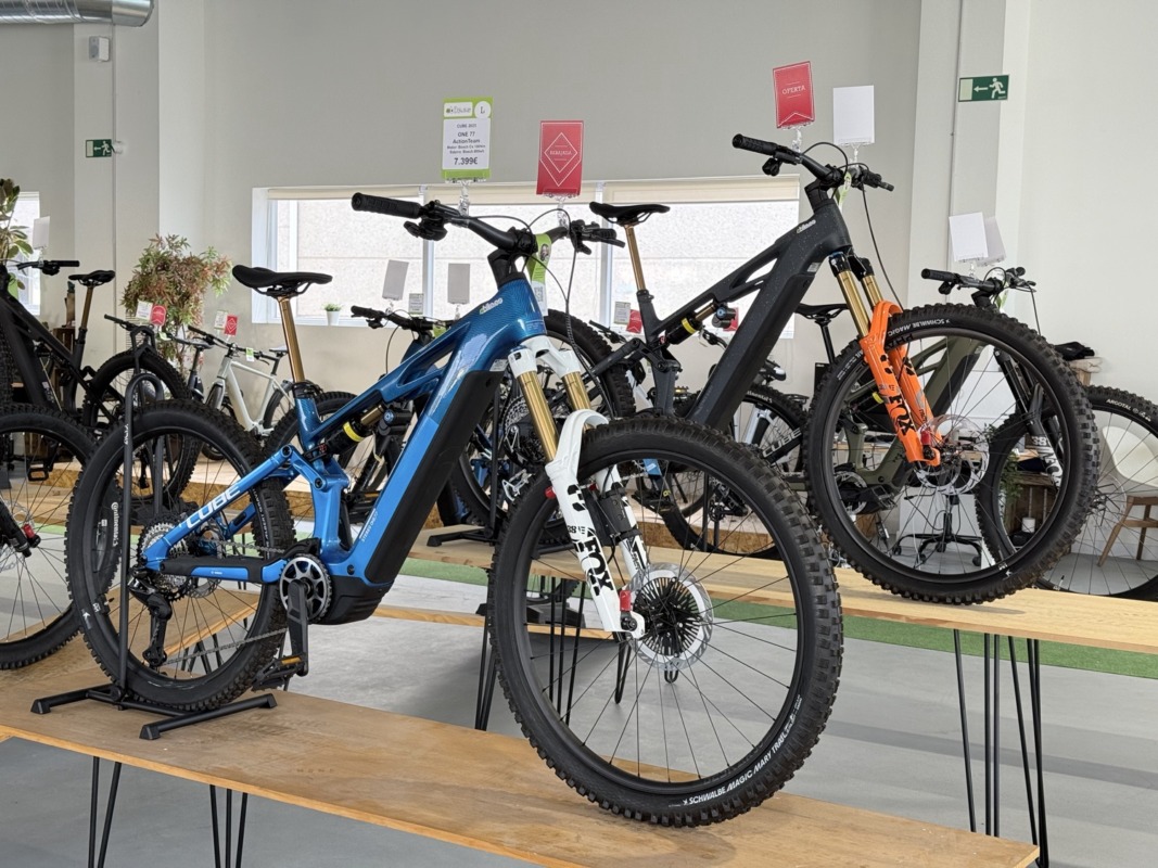 Bicicletas eléctricas Cube Stereo Hybrid de doble suspensión en la tienda Ebike.es